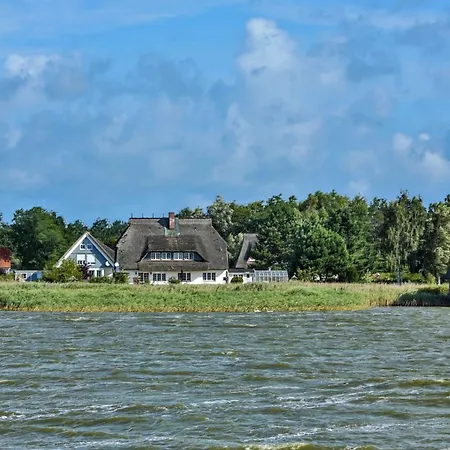 Apartment To Huus *