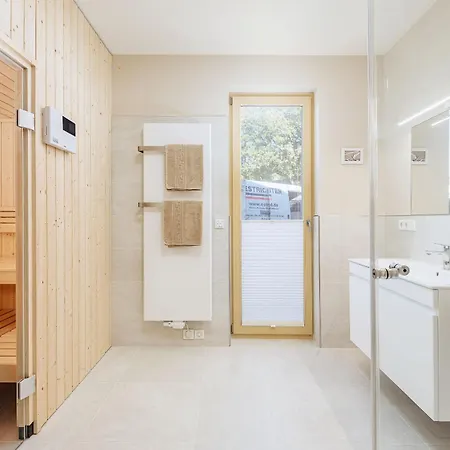 Apartment To Huus *